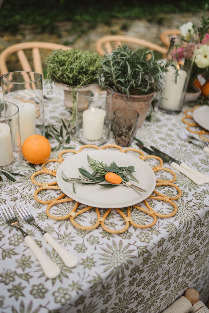 How to style you wedding with flowers - a rustic set up 