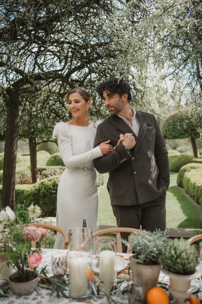 How to style you wedding with flowers - the bride and groom go outdoors